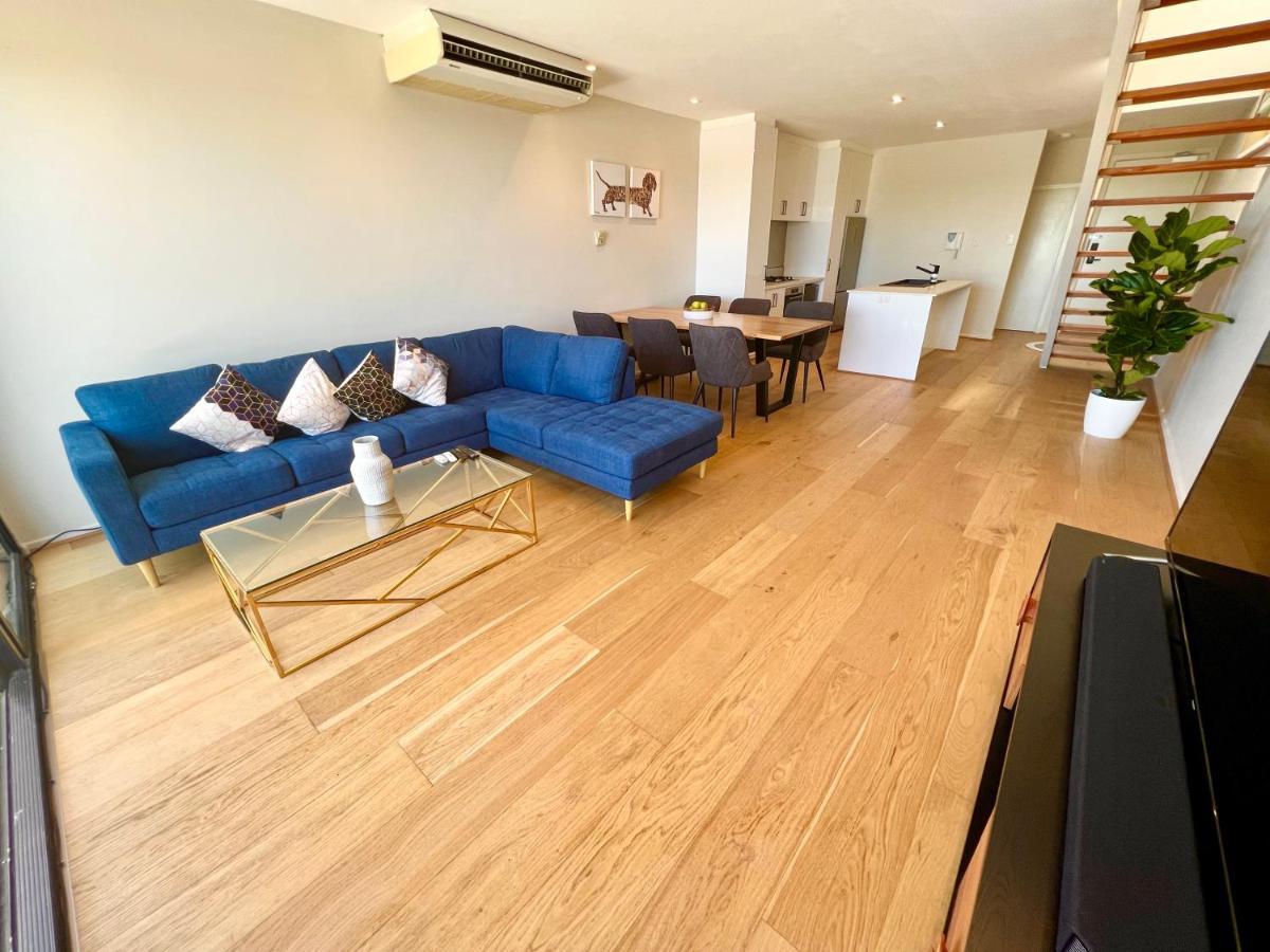Luxury St Kilda Townhouse In The Sky Apartment เมลเบิร์น ภายนอก รูปภาพ