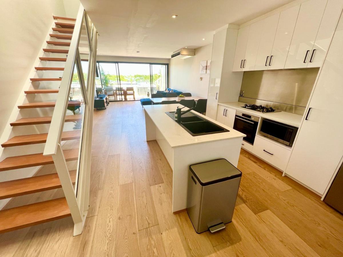 Luxury St Kilda Townhouse In The Sky Apartment เมลเบิร์น ภายนอก รูปภาพ