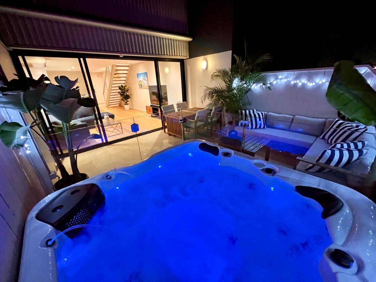 Luxury St Kilda Townhouse In The Sky Apartment เมลเบิร์น ภายนอก รูปภาพ