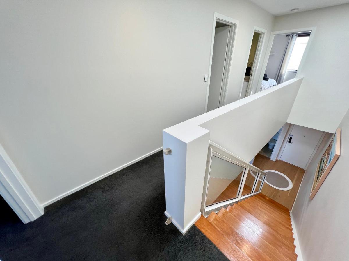 Luxury St Kilda Townhouse In The Sky Apartment เมลเบิร์น ภายนอก รูปภาพ