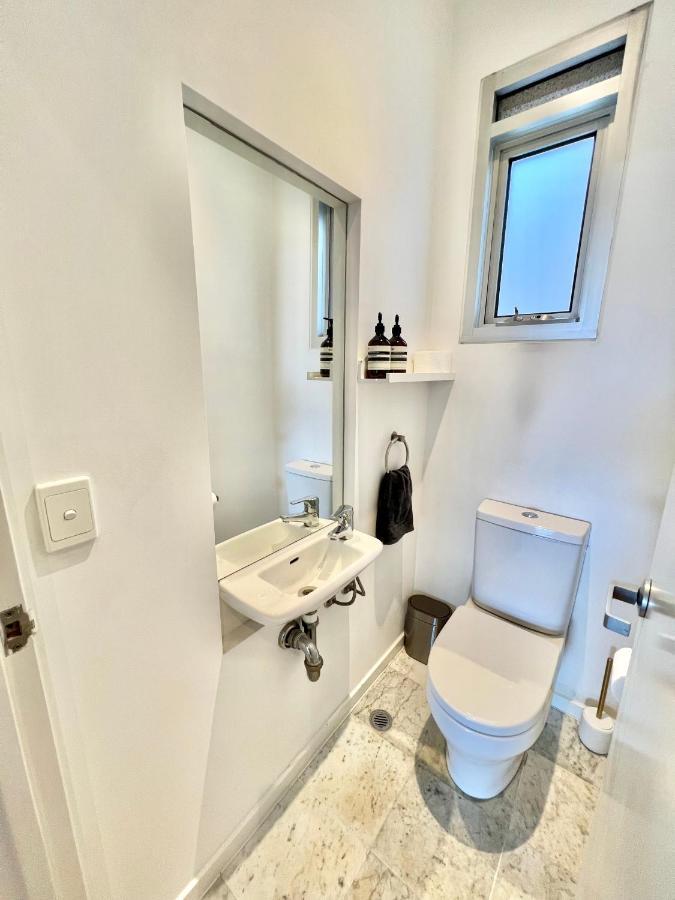 Luxury St Kilda Townhouse In The Sky Apartment เมลเบิร์น ภายนอก รูปภาพ