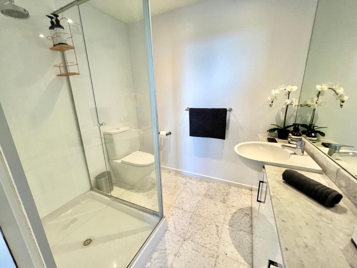 Luxury St Kilda Townhouse In The Sky Apartment เมลเบิร์น ภายนอก รูปภาพ