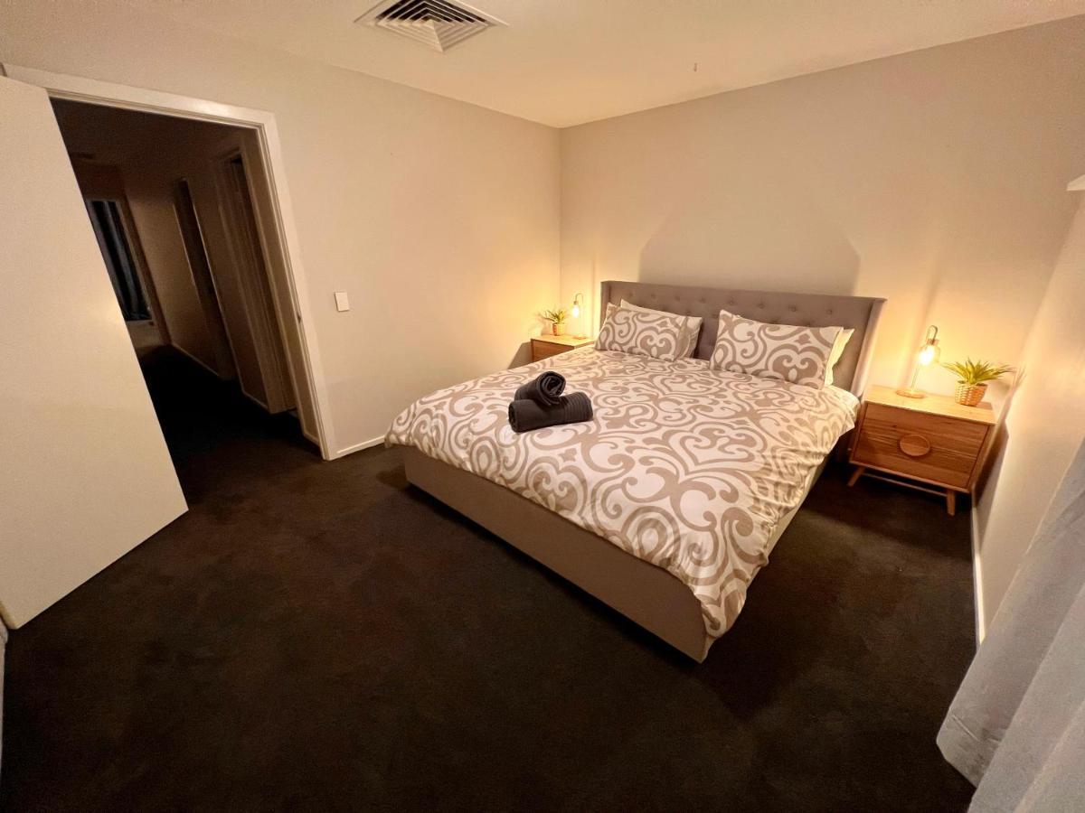 Luxury St Kilda Townhouse In The Sky Apartment เมลเบิร์น ภายนอก รูปภาพ