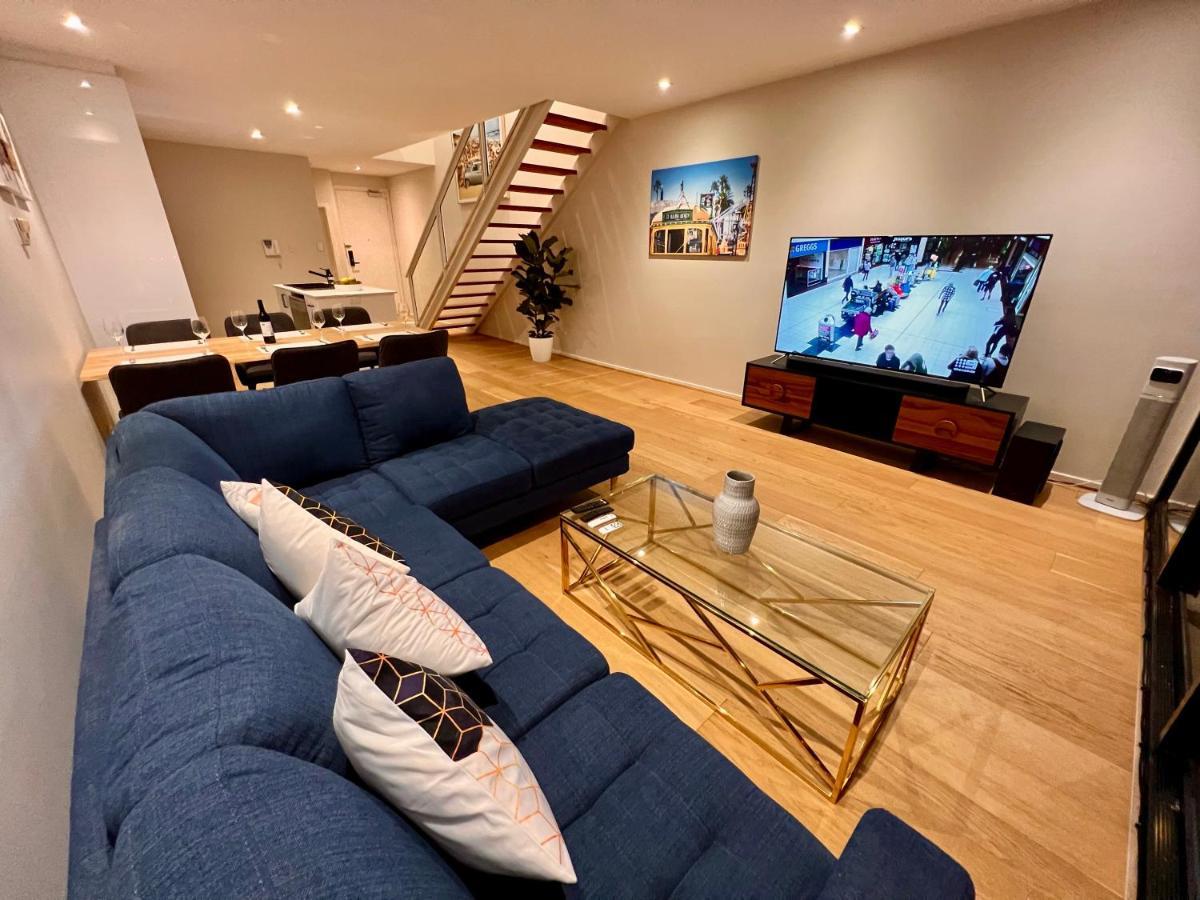 Luxury St Kilda Townhouse In The Sky Apartment เมลเบิร์น ภายนอก รูปภาพ